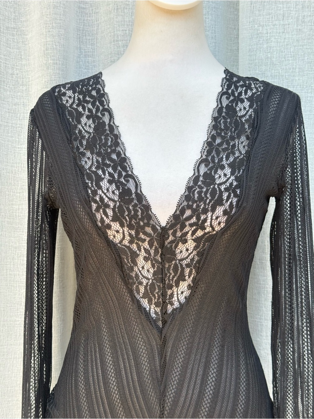 NWT BCBGMaxazria floral lace black bodysuit - Picture 4 of 10